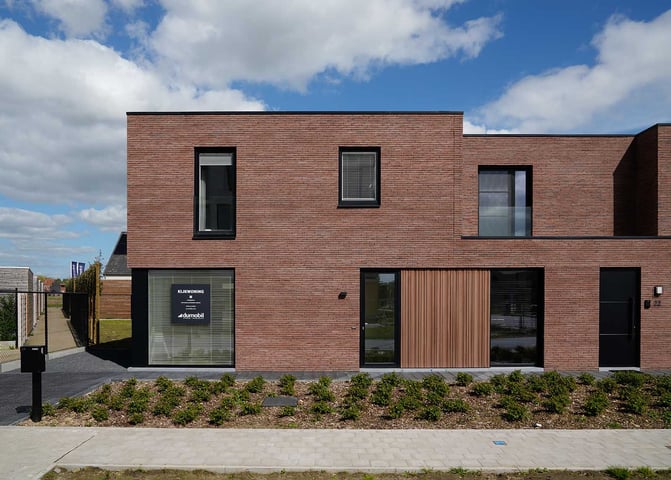 Moderne kijkwoning met rode gevelsteen