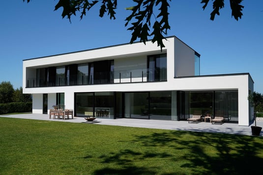 Tijdloze villa in een strak moderne bouwstijl