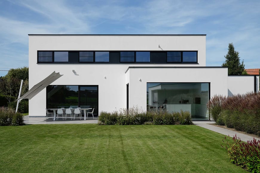 Moderne nieuwbouwvilla in het groen