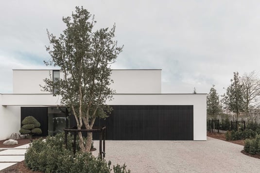 Hoge zenfactor in moderne villa met harmonieus interieur