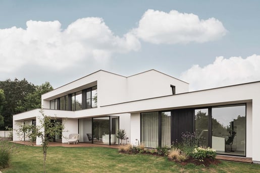 Strakke villa met aanpalende praktijkruimte