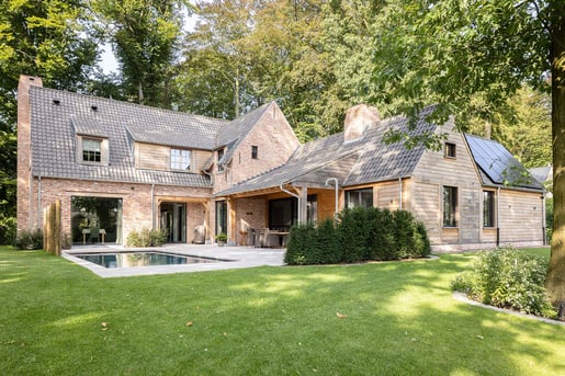 Landelijke villa tussen de bomen